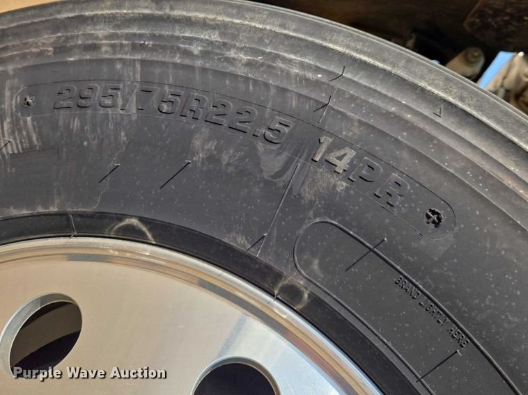 image for item ET1436 2008 Peterbilt 389 semi truck