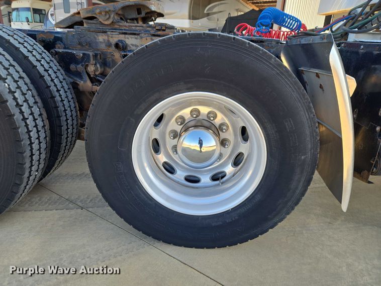 image for item ET1436 2008 Peterbilt 389 semi truck