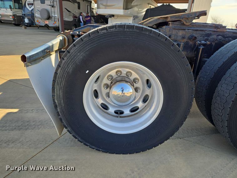 image for item ET1436 2008 Peterbilt 389 semi truck