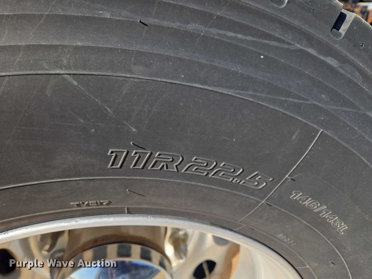 image for item ET1436 2008 Peterbilt 389 semi truck