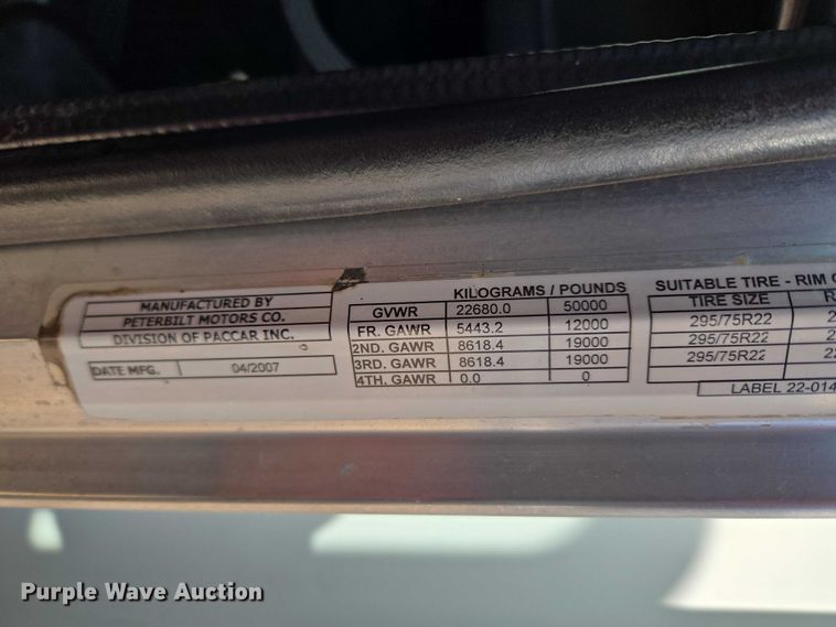 image for item ET1436 2008 Peterbilt 389 semi truck