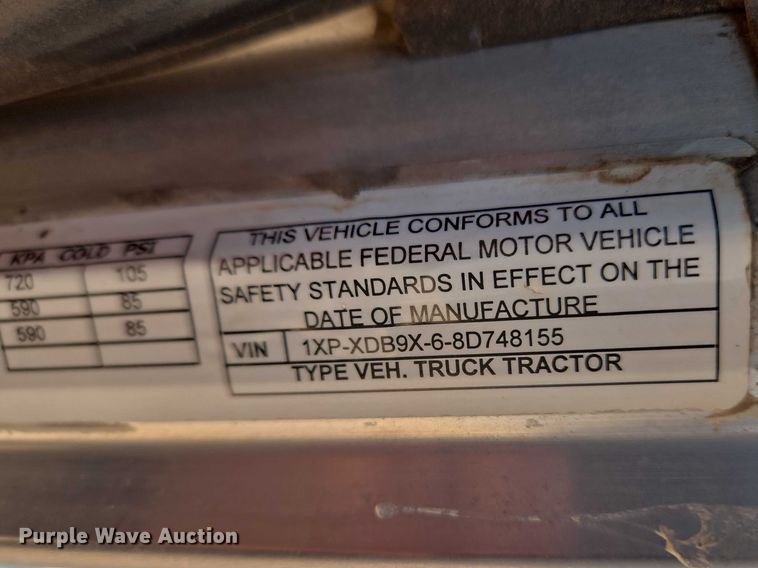 image for item ET1436 2008 Peterbilt 389 semi truck