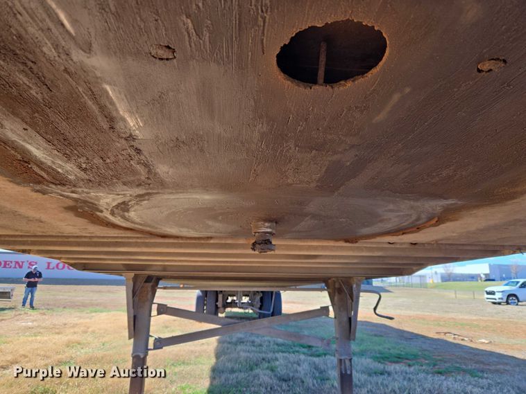 image for item ET1442 2011 Utility Trailer MFG CO. dry van trailer