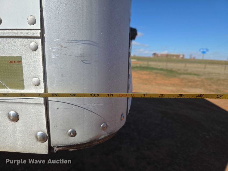 image for item ET1442 2011 Utility Trailer MFG CO. dry van trailer