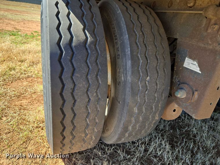 image for item ET1442 2011 Utility Trailer MFG CO. dry van trailer