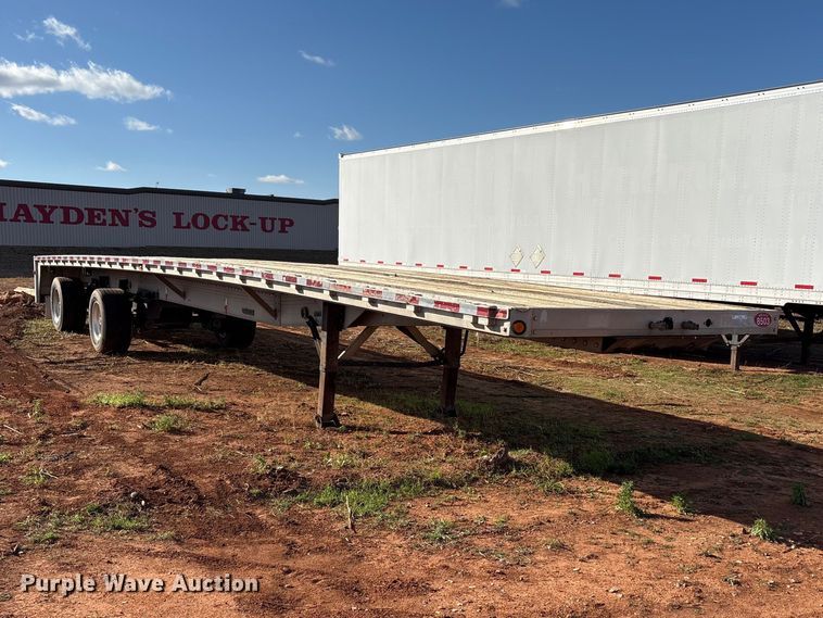 image for item ET1446 2002 Reitnouer flatbed trailer
