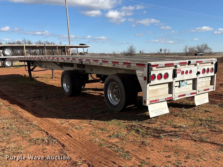 image for item ET1446 2002 Reitnouer flatbed trailer