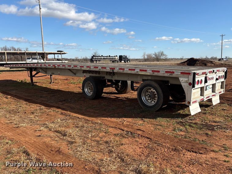 image for item ET1446 2002 Reitnouer flatbed trailer