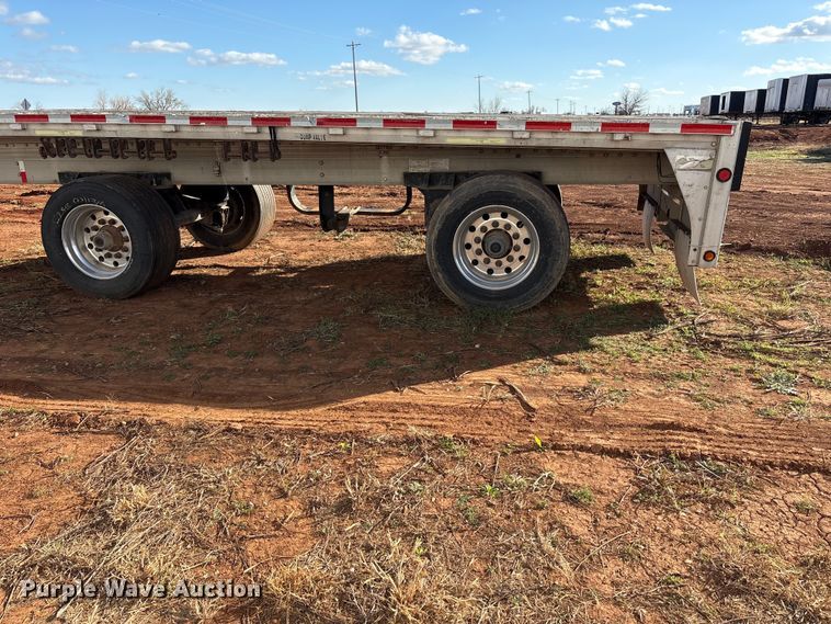 image for item ET1446 2002 Reitnouer flatbed trailer