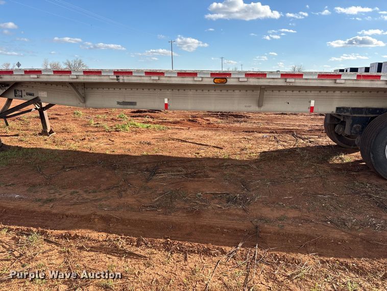 image for item ET1446 2002 Reitnouer flatbed trailer