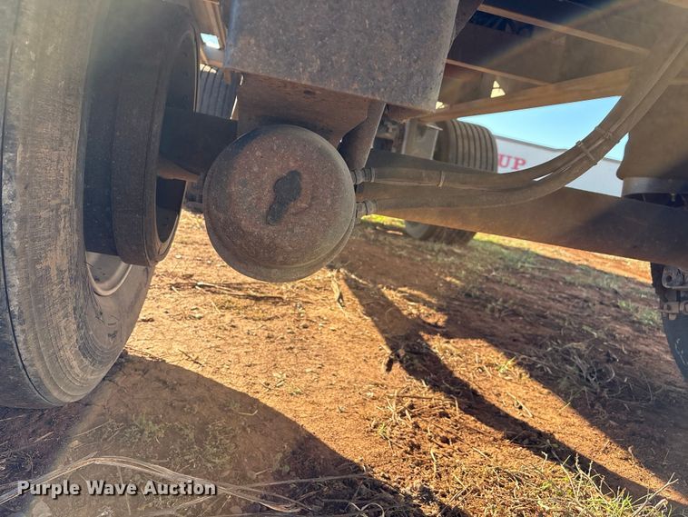 image for item ET1446 2002 Reitnouer flatbed trailer