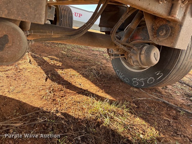 image for item ET1446 2002 Reitnouer flatbed trailer