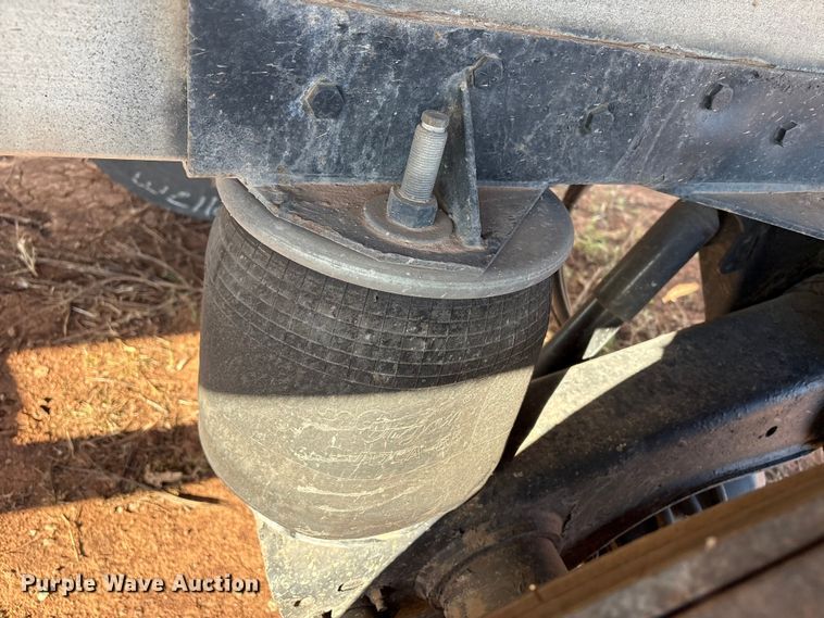 image for item ET1446 2002 Reitnouer flatbed trailer