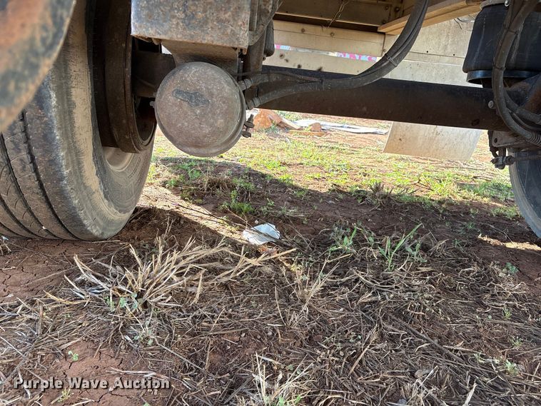 image for item ET1446 2002 Reitnouer flatbed trailer