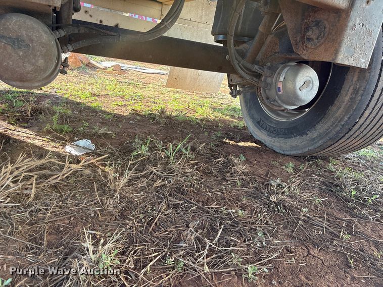 image for item ET1446 2002 Reitnouer flatbed trailer