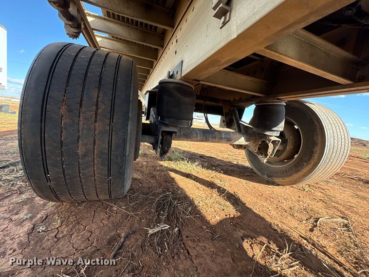 image for item ET1446 2002 Reitnouer flatbed trailer