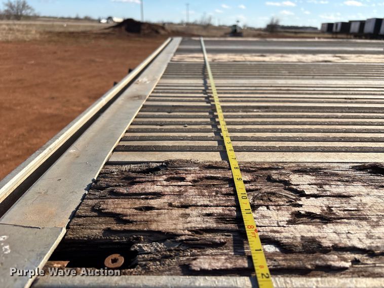 image for item ET1446 2002 Reitnouer flatbed trailer