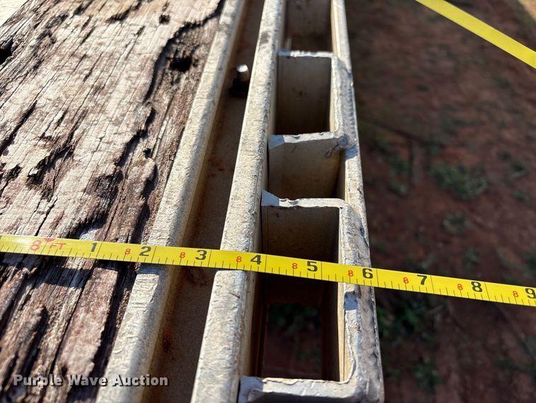 image for item ET1446 2002 Reitnouer flatbed trailer