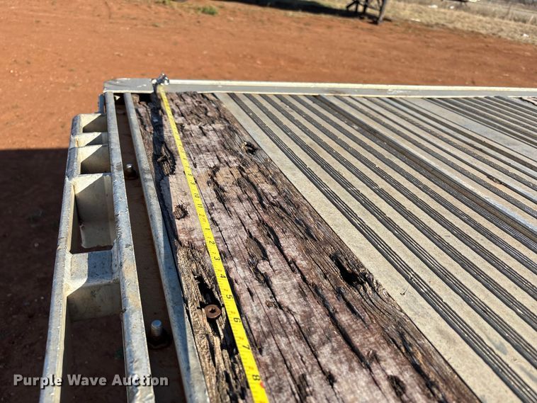 image for item ET1446 2002 Reitnouer flatbed trailer