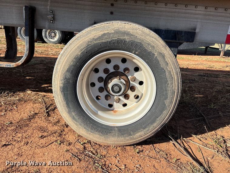 image for item ET1446 2002 Reitnouer flatbed trailer