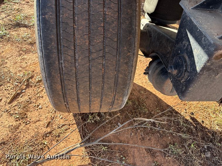 image for item ET1446 2002 Reitnouer flatbed trailer