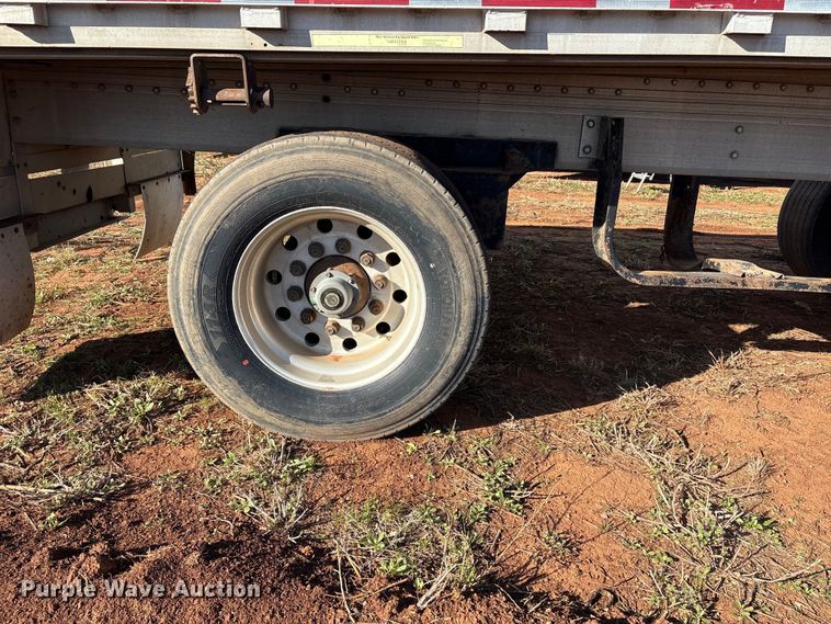 image for item ET1446 2002 Reitnouer flatbed trailer