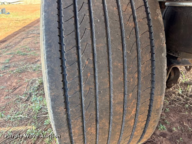 image for item ET1446 2002 Reitnouer flatbed trailer