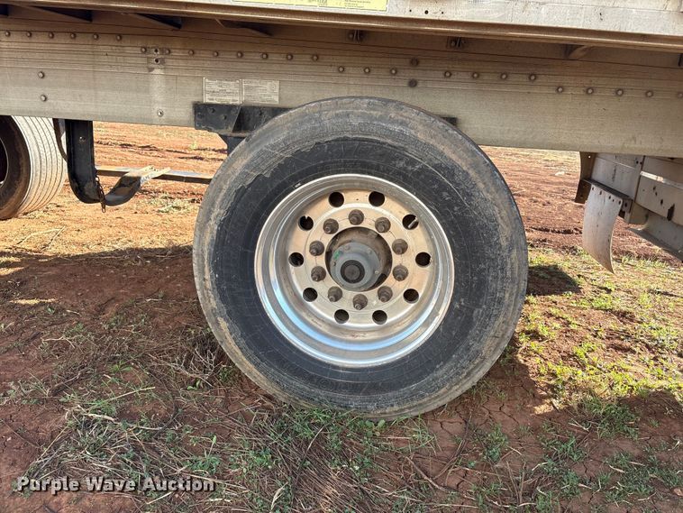 image for item ET1446 2002 Reitnouer flatbed trailer