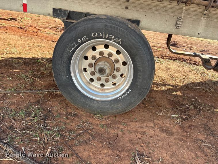 image for item ET1446 2002 Reitnouer flatbed trailer