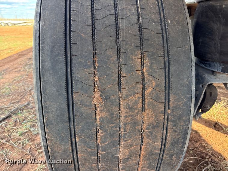 image for item ET1446 2002 Reitnouer flatbed trailer