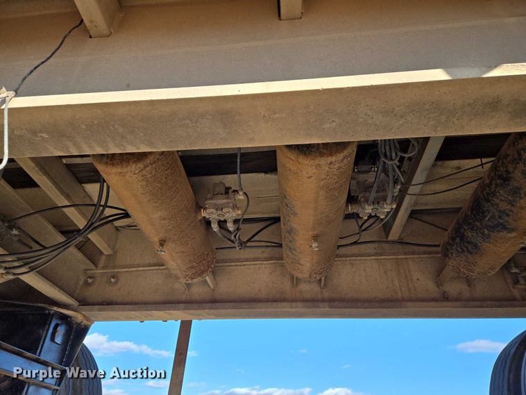 image for item ET1448 1999 Benson flatbed trailer