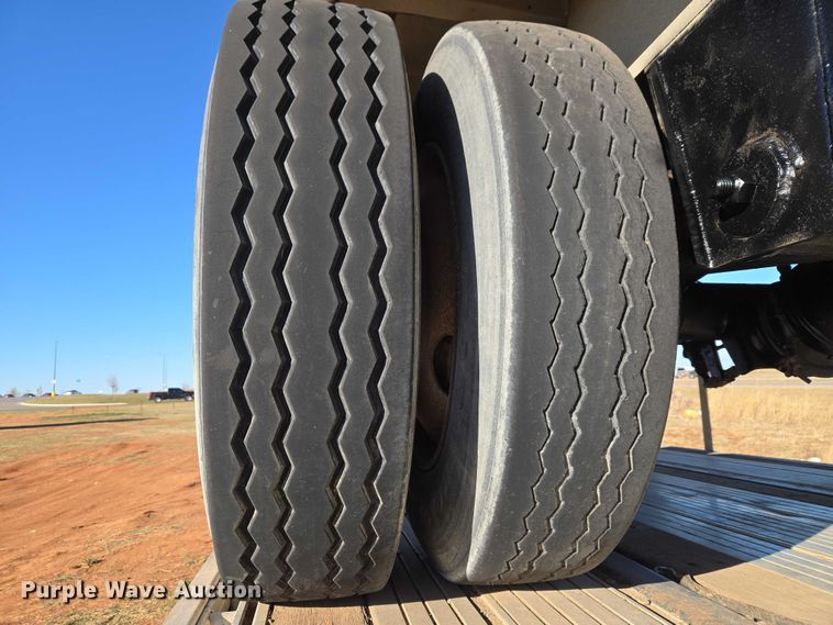 image for item ET1448 1999 Benson flatbed trailer