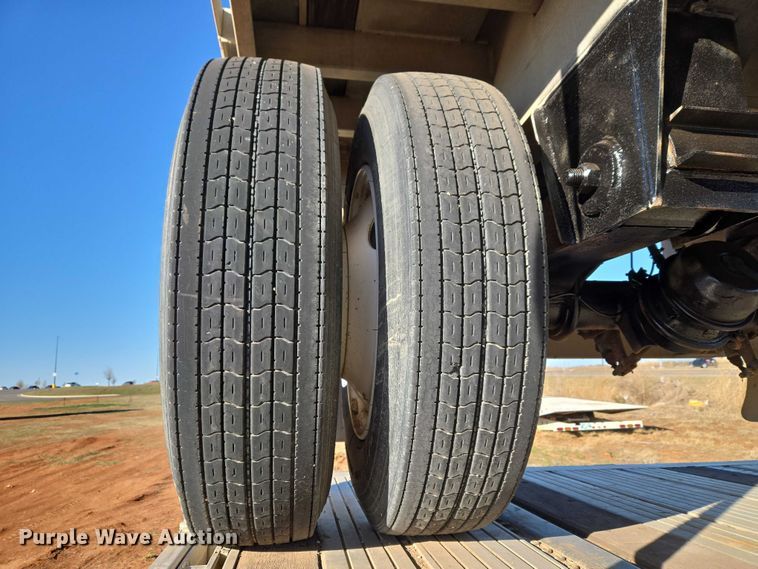 image for item ET1448 1999 Benson flatbed trailer