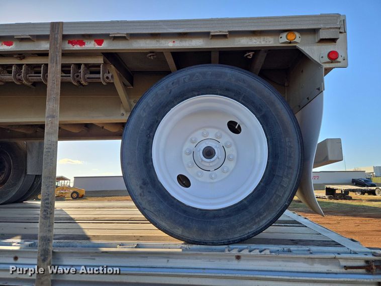 image for item ET1448 1999 Benson flatbed trailer