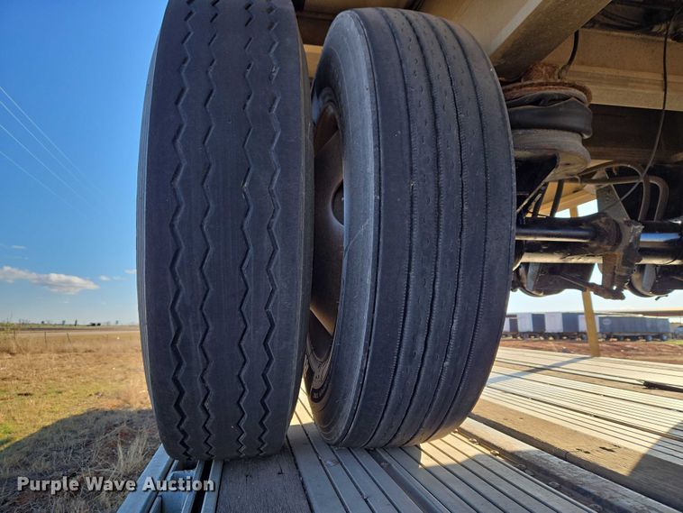 image for item ET1448 1999 Benson flatbed trailer