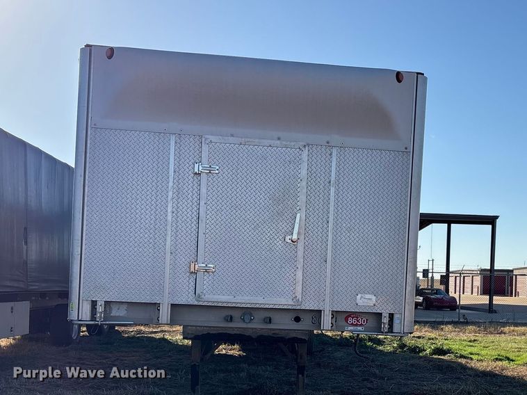 image for item ET1449 2002 Reitnouer side curtain trailer