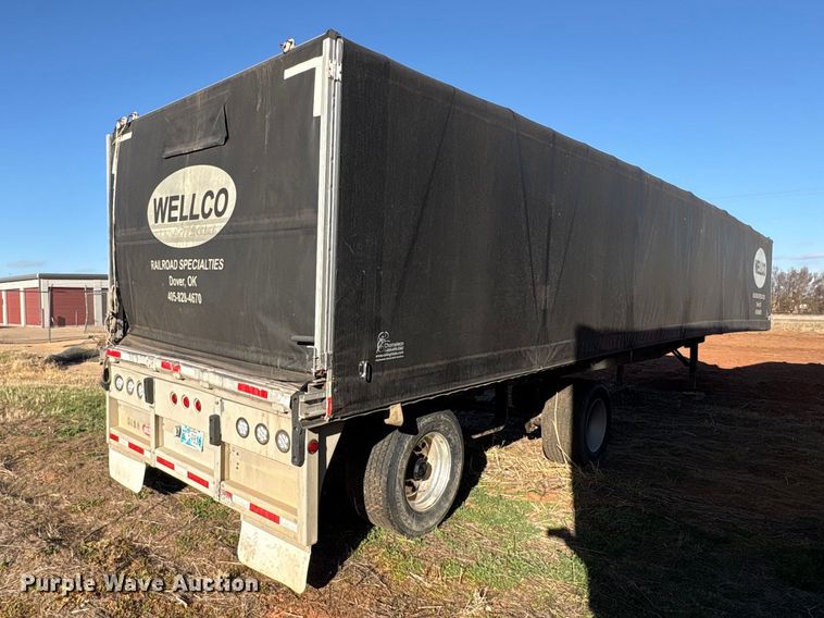 image for item ET1449 2002 Reitnouer side curtain trailer
