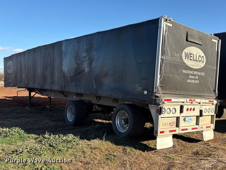 image for item ET1449 2002 Reitnouer side curtain trailer