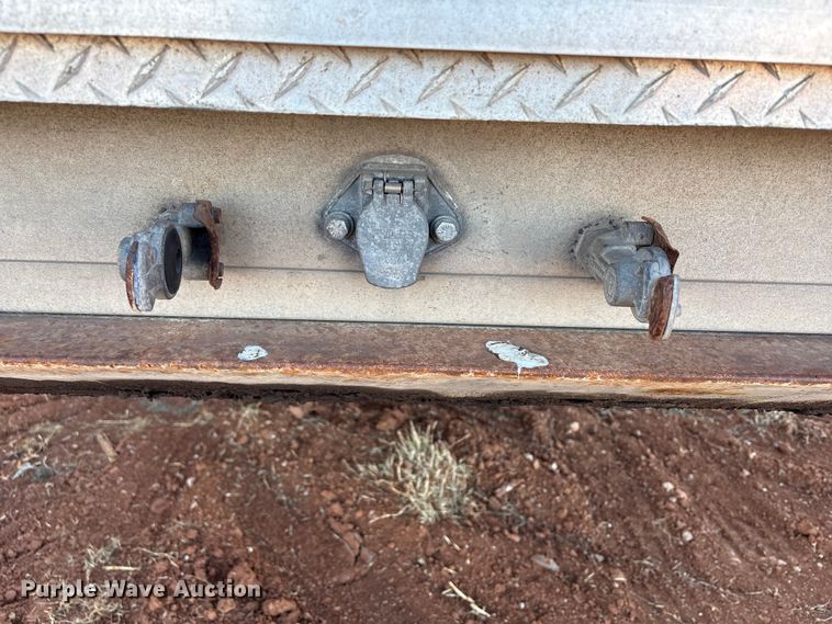 image for item ET1449 2002 Reitnouer side curtain trailer