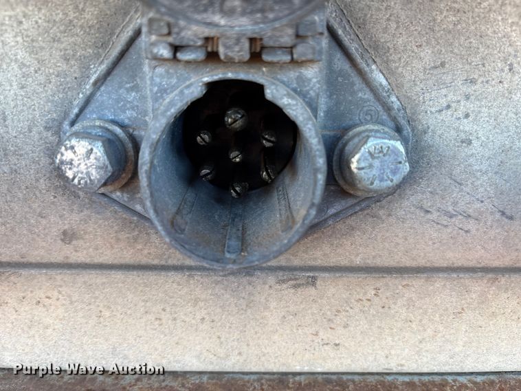 image for item ET1449 2002 Reitnouer side curtain trailer