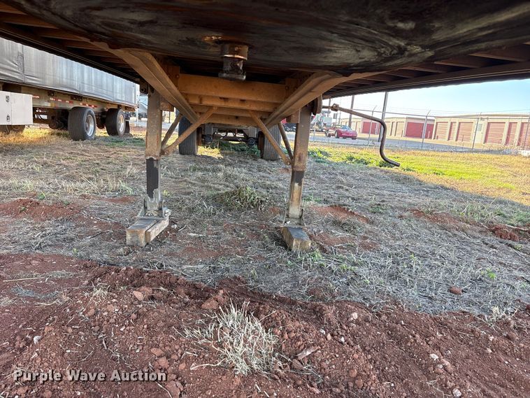 image for item ET1449 2002 Reitnouer side curtain trailer