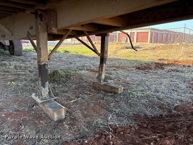 image for item ET1449 2002 Reitnouer side curtain trailer