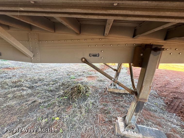 image for item ET1449 2002 Reitnouer side curtain trailer