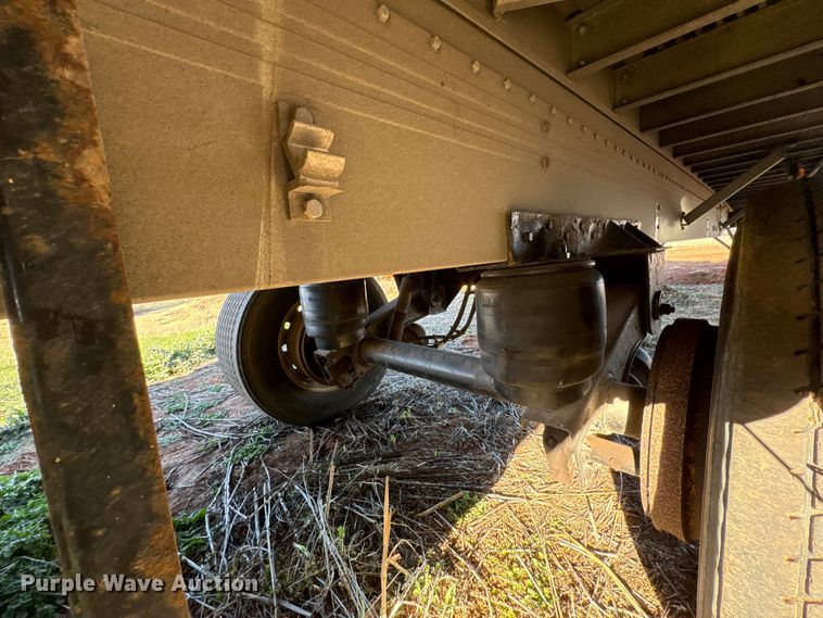 image for item ET1449 2002 Reitnouer side curtain trailer