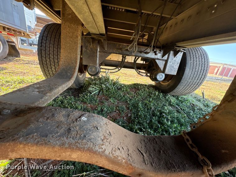 image for item ET1449 2002 Reitnouer side curtain trailer