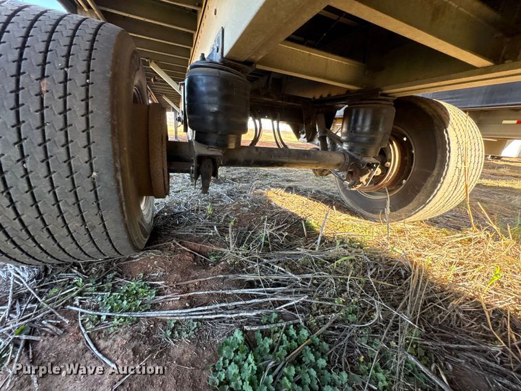 image for item ET1449 2002 Reitnouer side curtain trailer