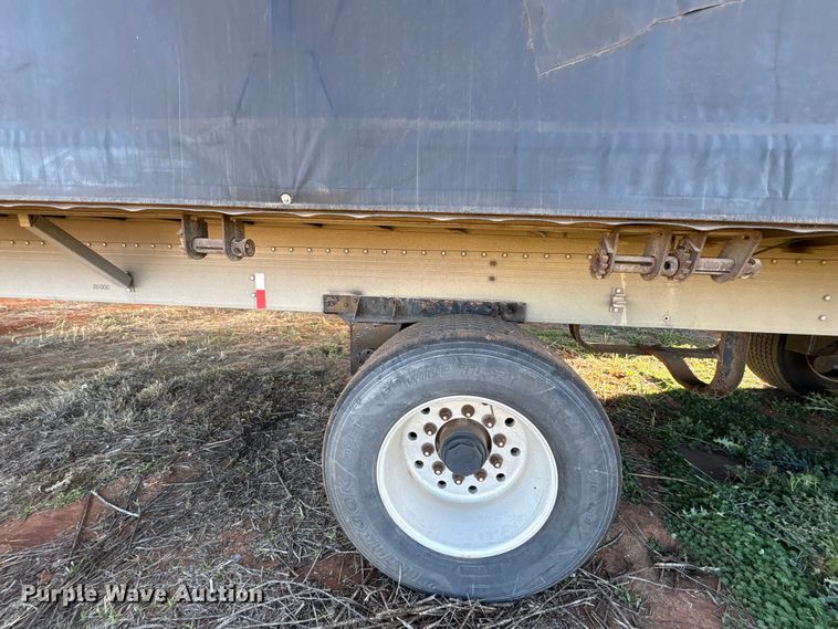 image for item ET1449 2002 Reitnouer side curtain trailer