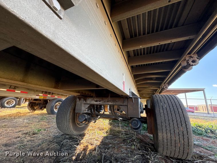 image for item ET1449 2002 Reitnouer side curtain trailer