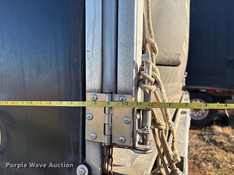 image for item ET1449 2002 Reitnouer side curtain trailer