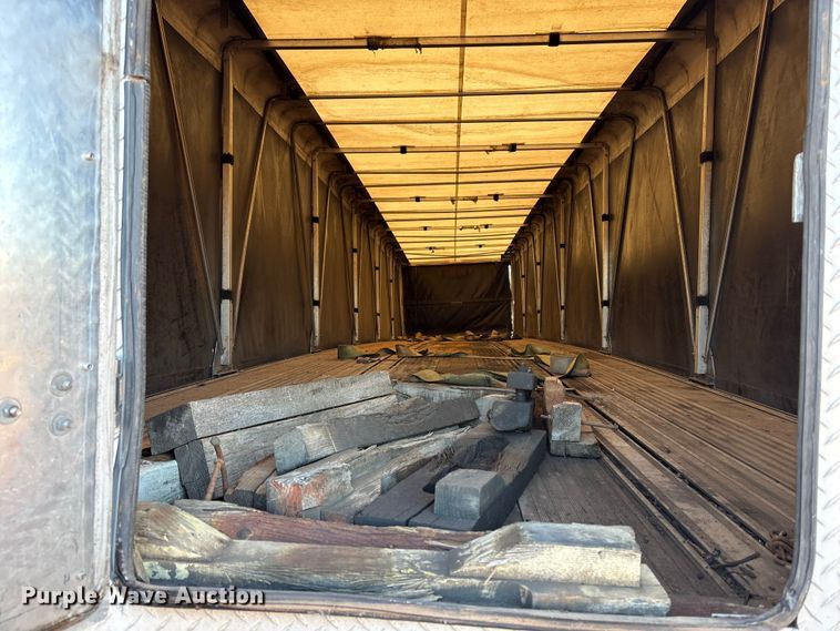 image for item ET1449 2002 Reitnouer side curtain trailer